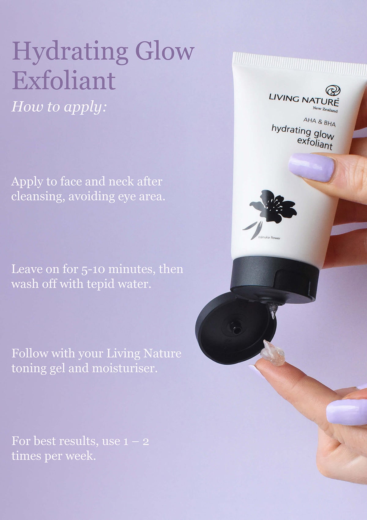 Anwendungstipps auf englisch, rechts hält eine Damenhand das Hydrating Glow und gibt einen Klecks auf ihren Finger. Lilafarbiger Hintergrund