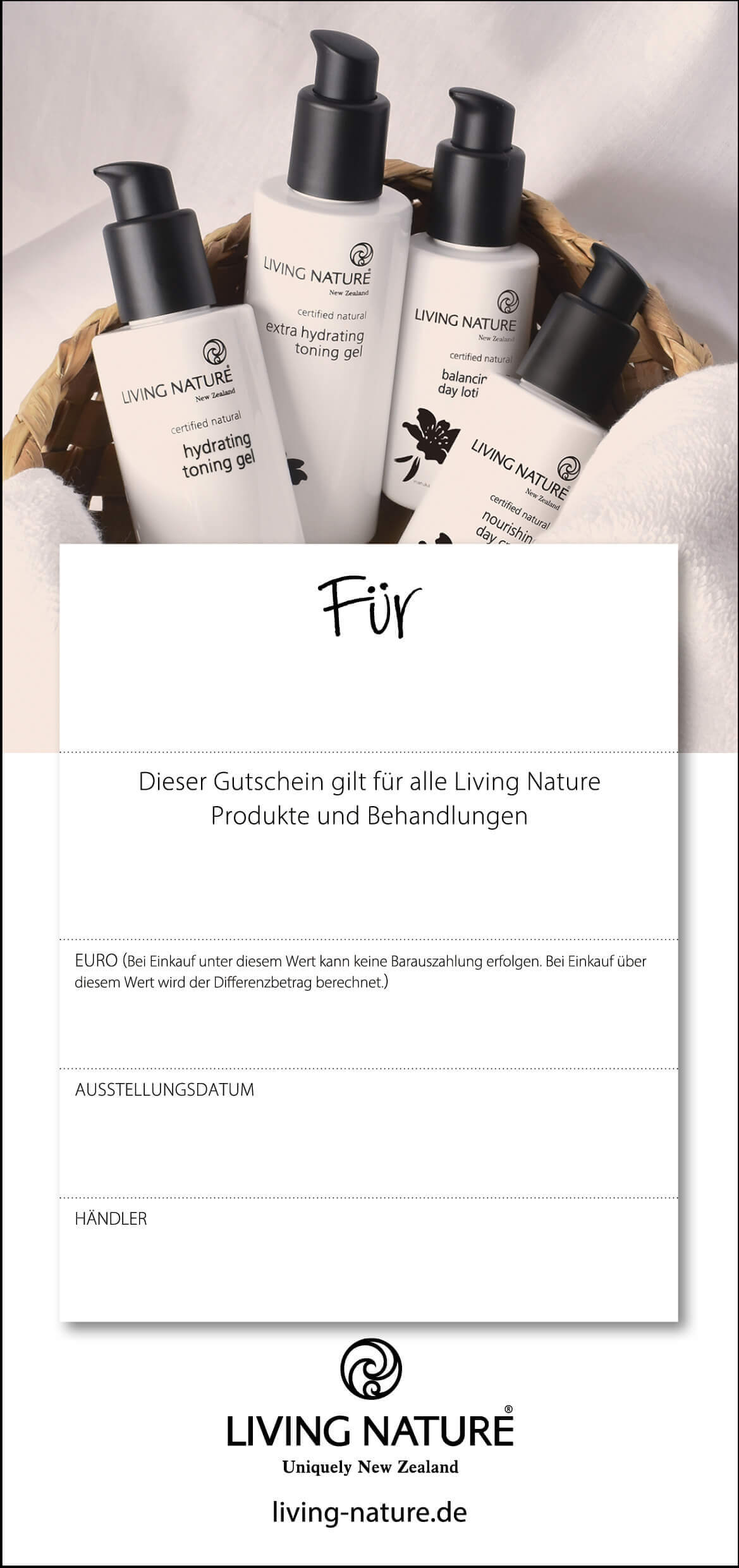 Rückseite des Gutscheins: oben vier Living Nature Produkte in einem Korb mit Handtuch. Darunter Platz für Details zum Gutschein