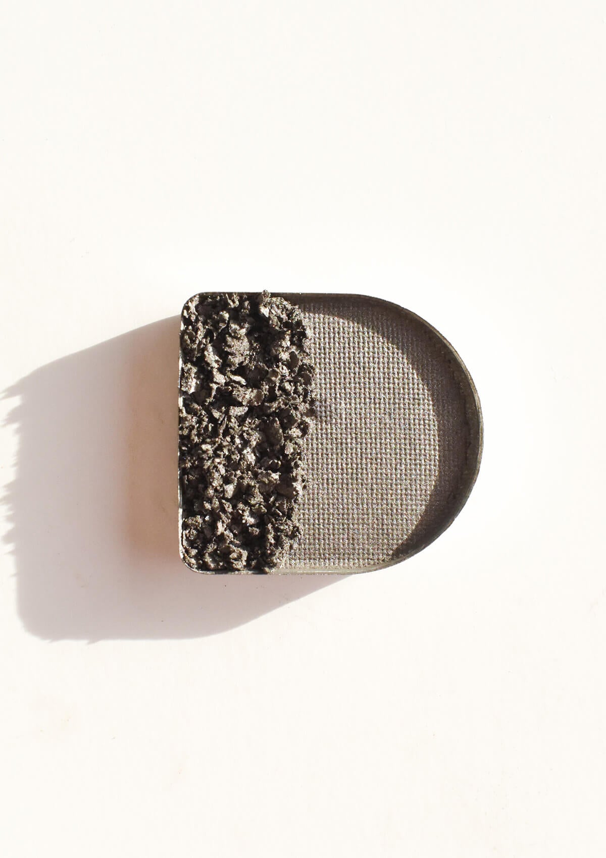 Lidschatten – Pebble (Dunkelgrau Matt)